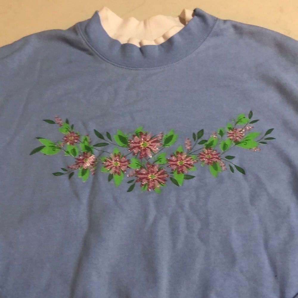 Sawyer Creek Sweatshirt Blue - long Sleeve - flower 🌺 design